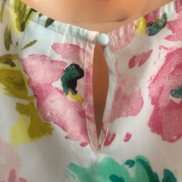 Merlona Floral Top - Picture 4 of 5